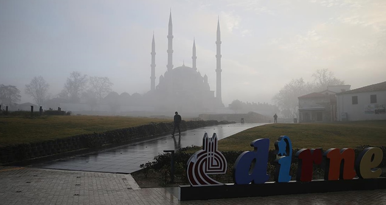 Edirne’de sis çöktü görüş mesafesi 50 metreye düştü