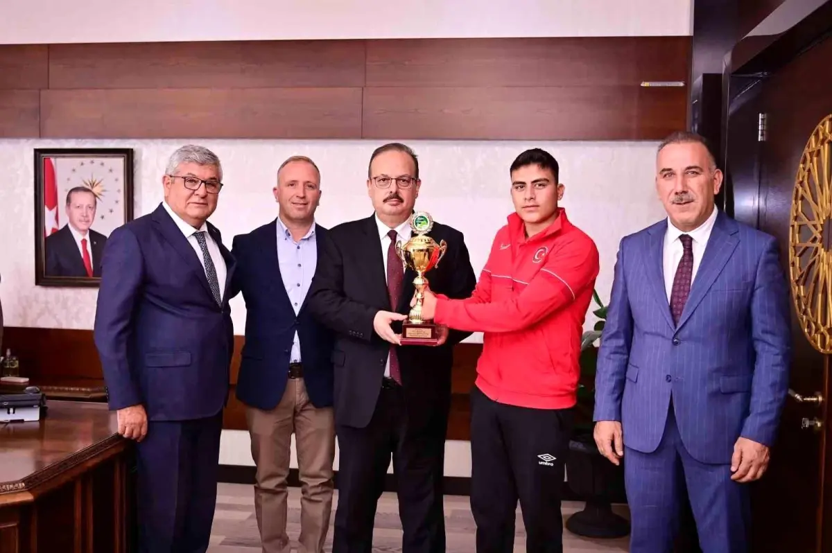 16 yasindaki muaz erdem madran altin madalya kazandi ffeQXabz