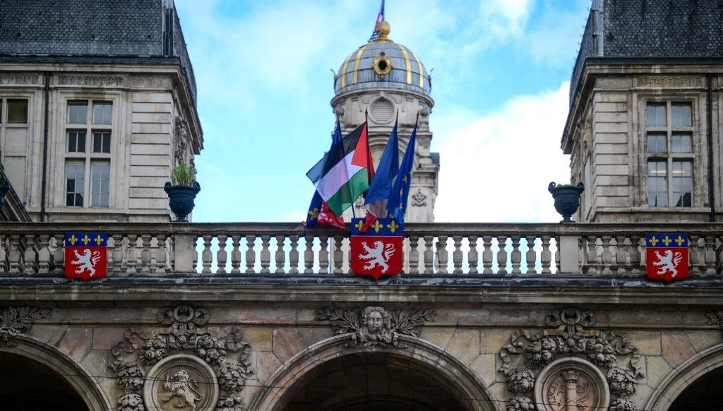 fransada 21 belediyeye filistin bayragi asildi zNwdGIaY