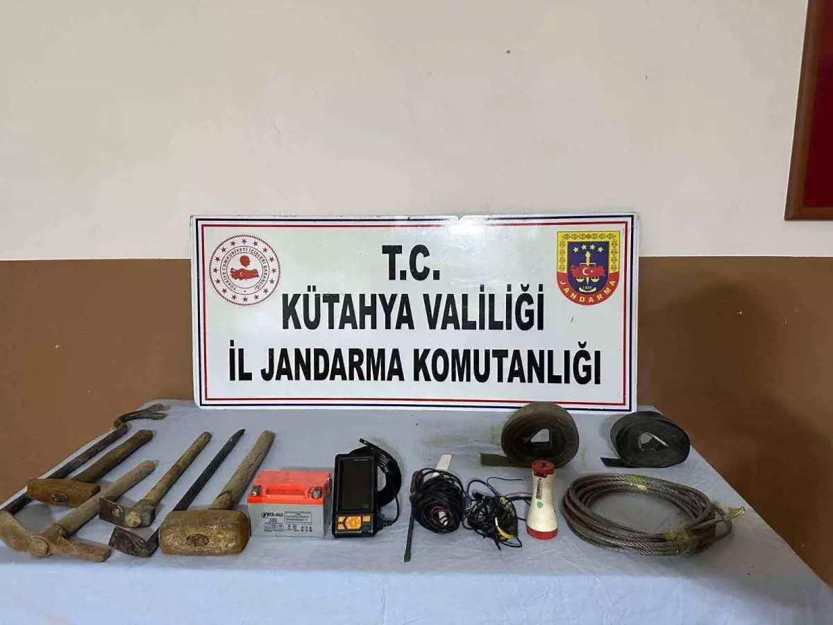 gedizde izinsiz kazi yapan 6 supheli yakalandi D79ZxiUm