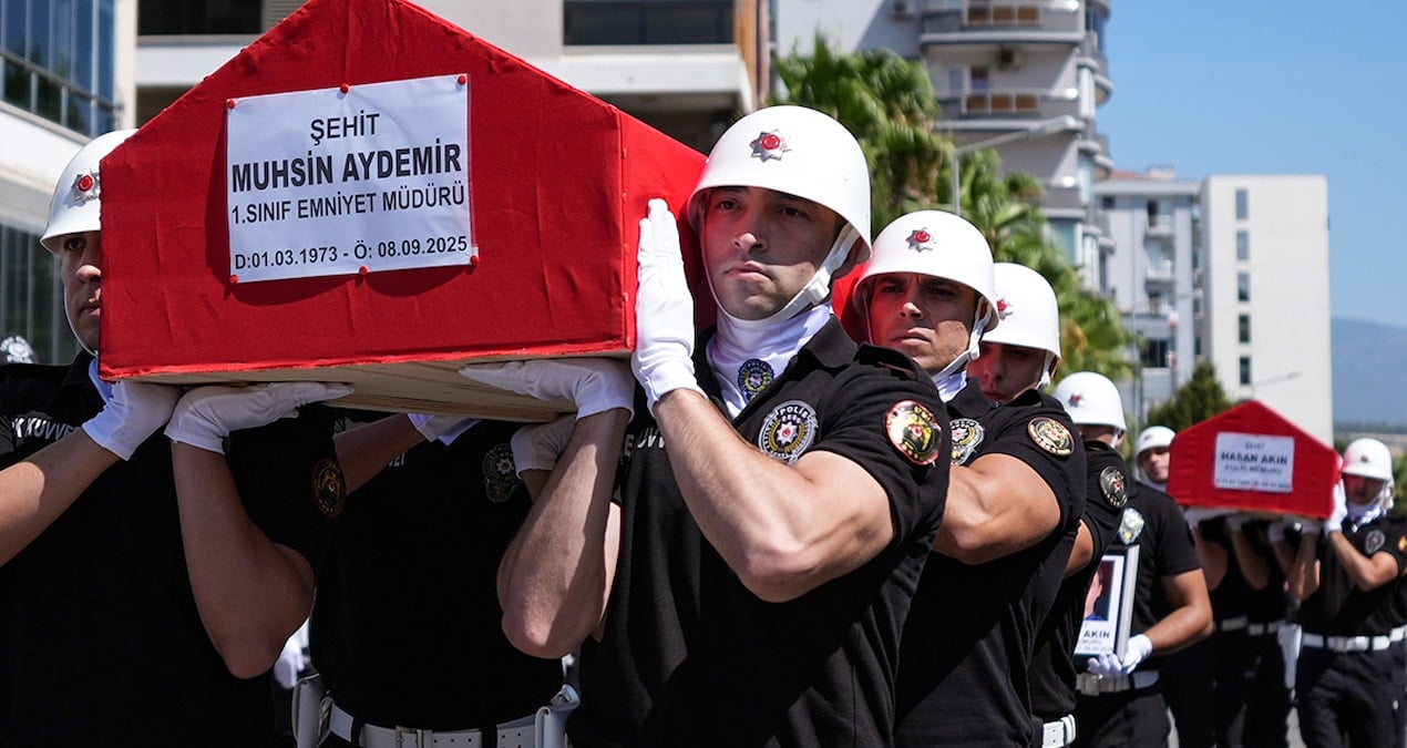 izmir sehitlerine son veda JbyBgIii