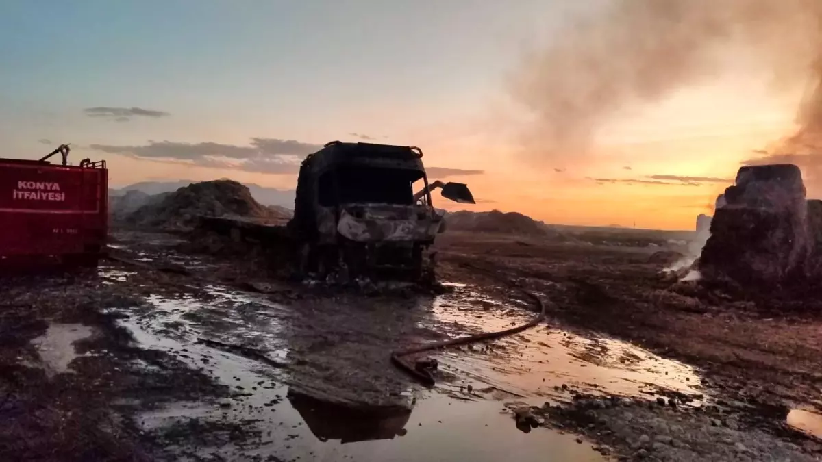 karapinarda tir yangini 25 ton saman yandi KqnjjO2M.jpg