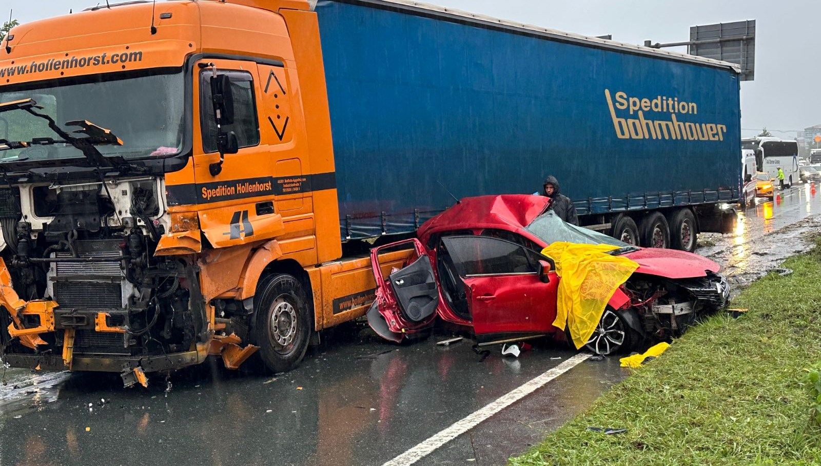 rizede katliam gibi kaza ayni otomobildeki 3 kisi oldu aYrlRgNy.jpg