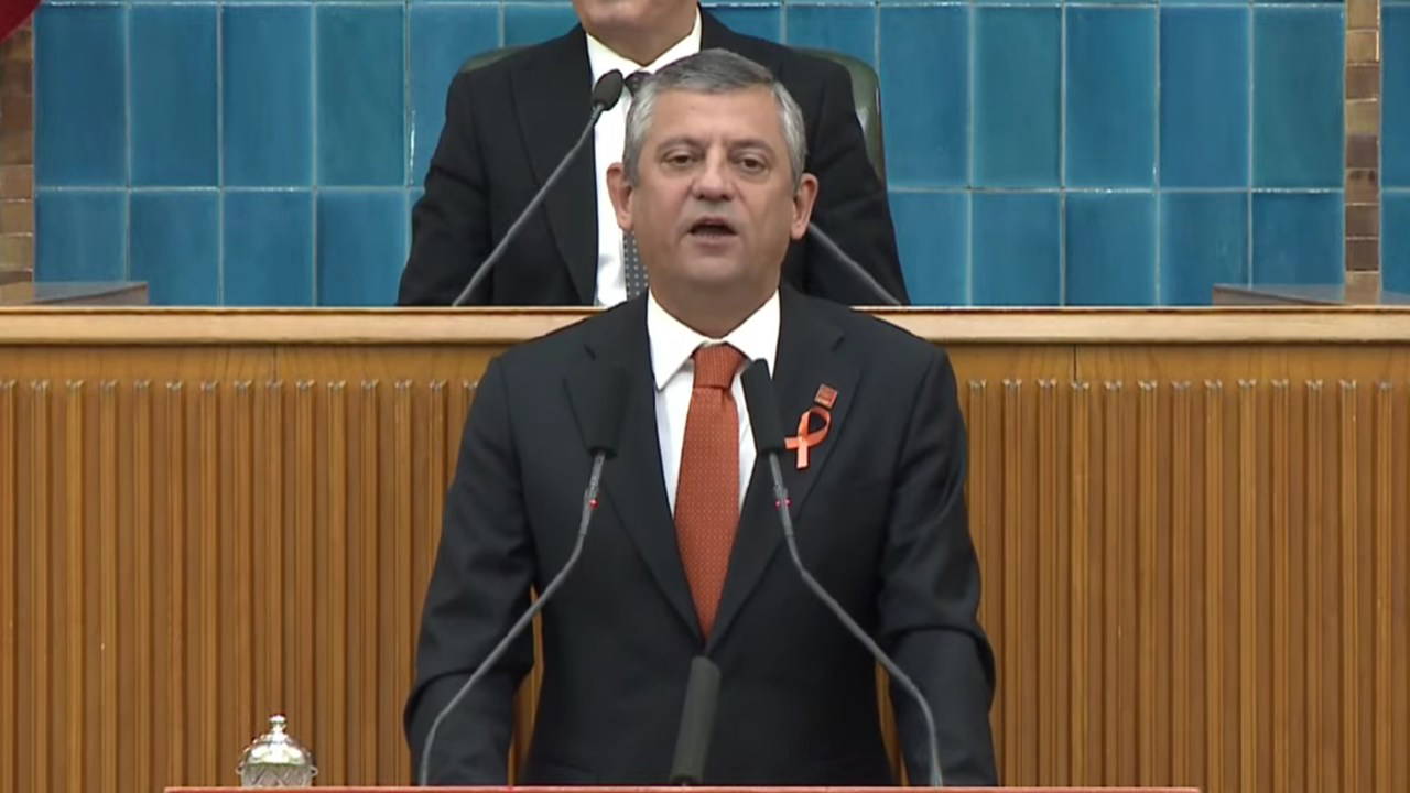 ozgur ozel grup toplantisinda konusuyor msJYdu76.jpg