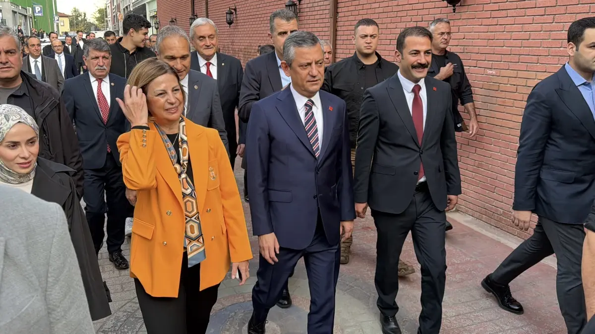 ozgur ozelden genclere yok aciklamasi Qu1ODScy.jpg