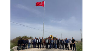 satansari-koyunde-20-metrelik-direge-dev-turk-bayragi-asildi-gva7hkO8