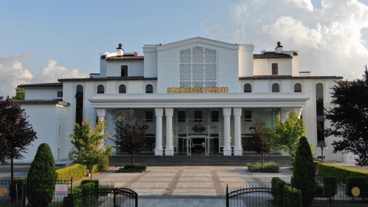 Düzce’de Meslek Lisesi Staj Dolandırıcılığı: 72 Öğrenci Üzerinden Haksız Kazanç Sağlandı, 12 Kişi Gözaltında