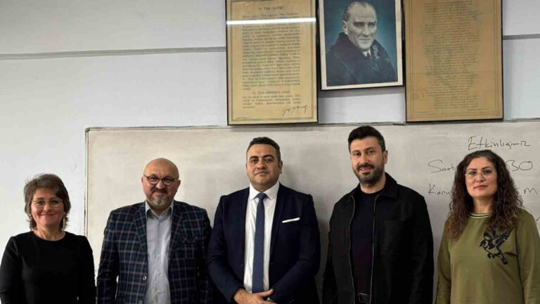 sektorun-uzman-isimleri-ogrencilerle-bulustu-HBdmih9E
